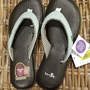 Sanuk womens flip flops, mint green